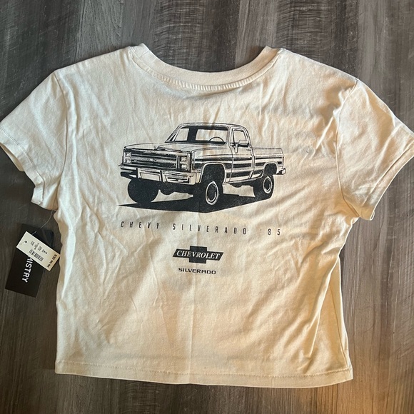 NWT Cropped Chevy tee shirt size medium - Picture 2 of 5